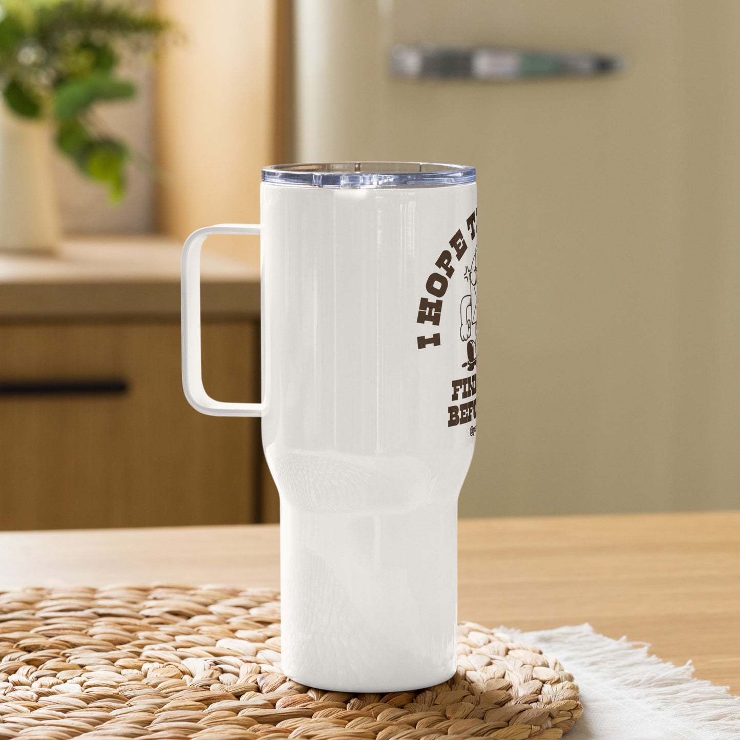 Travel mug with a handle